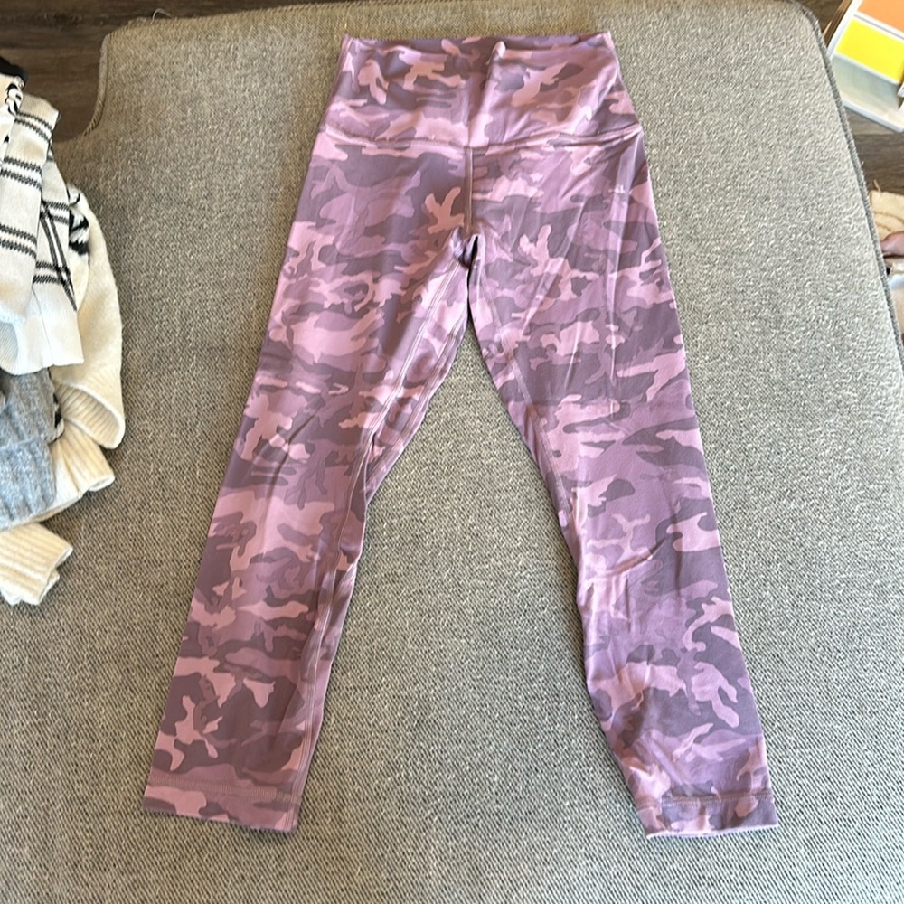 Lululemon align camo cropped leggings size 4 great condition!